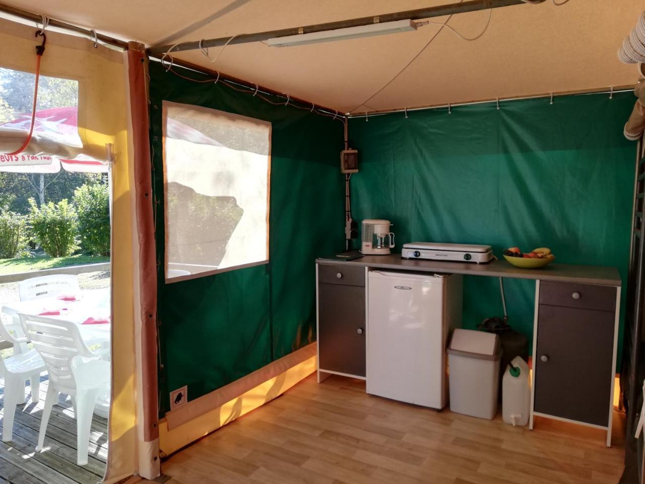 Camping 3 Etoiles - Piscine Chauffee - Vue Montagne แซ็ง-จิฮองส์ ภายนอก รูปภาพ