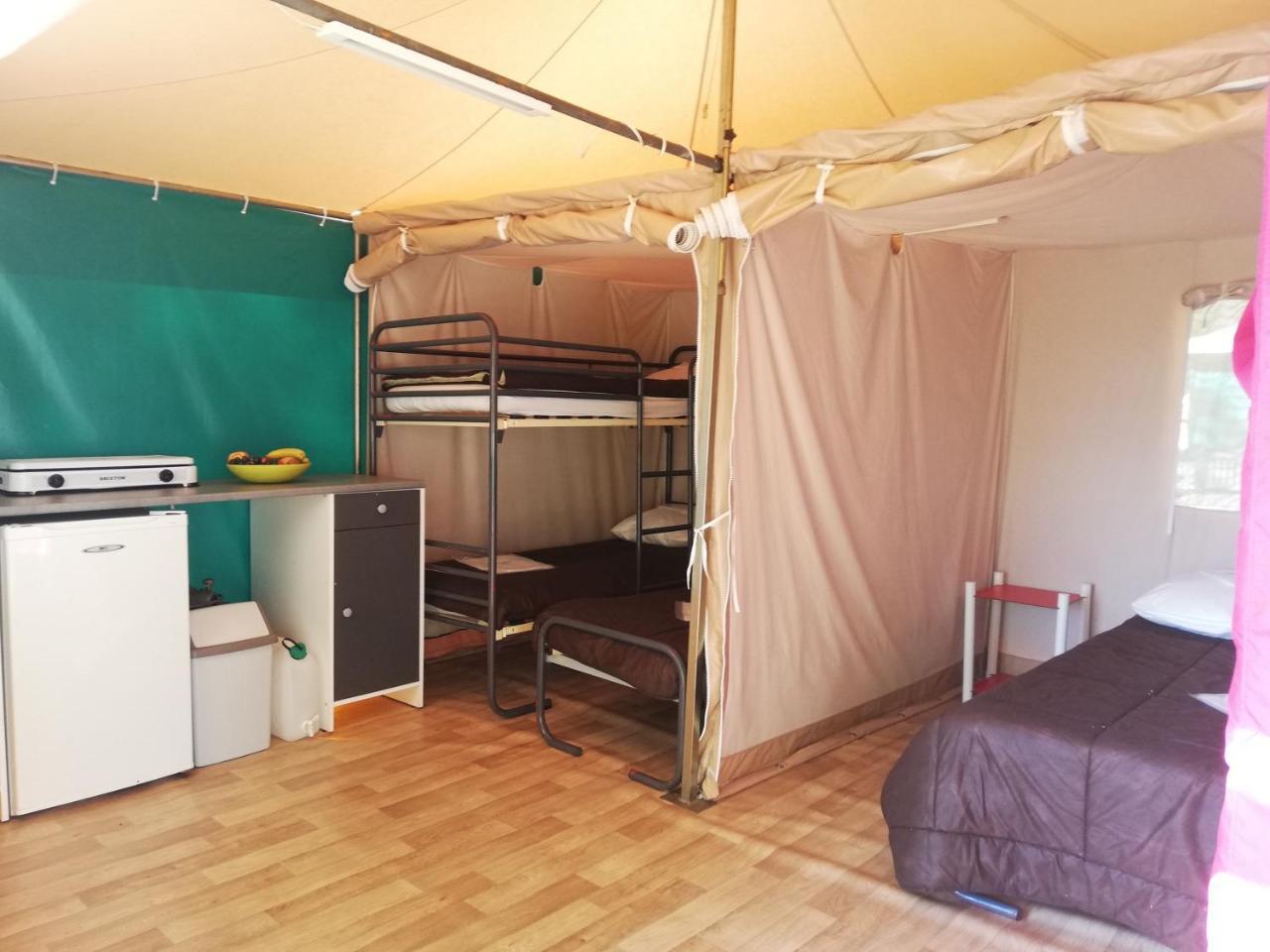 Camping 3 Etoiles - Piscine Chauffee - Vue Montagne แซ็ง-จิฮองส์ ภายนอก รูปภาพ