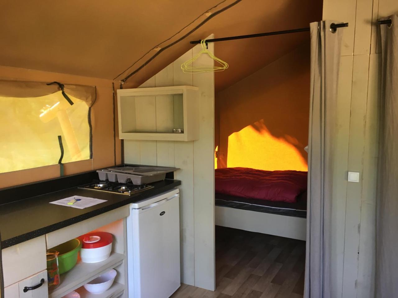 Camping 3 Etoiles - Piscine Chauffee - Vue Montagne แซ็ง-จิฮองส์ ภายนอก รูปภาพ